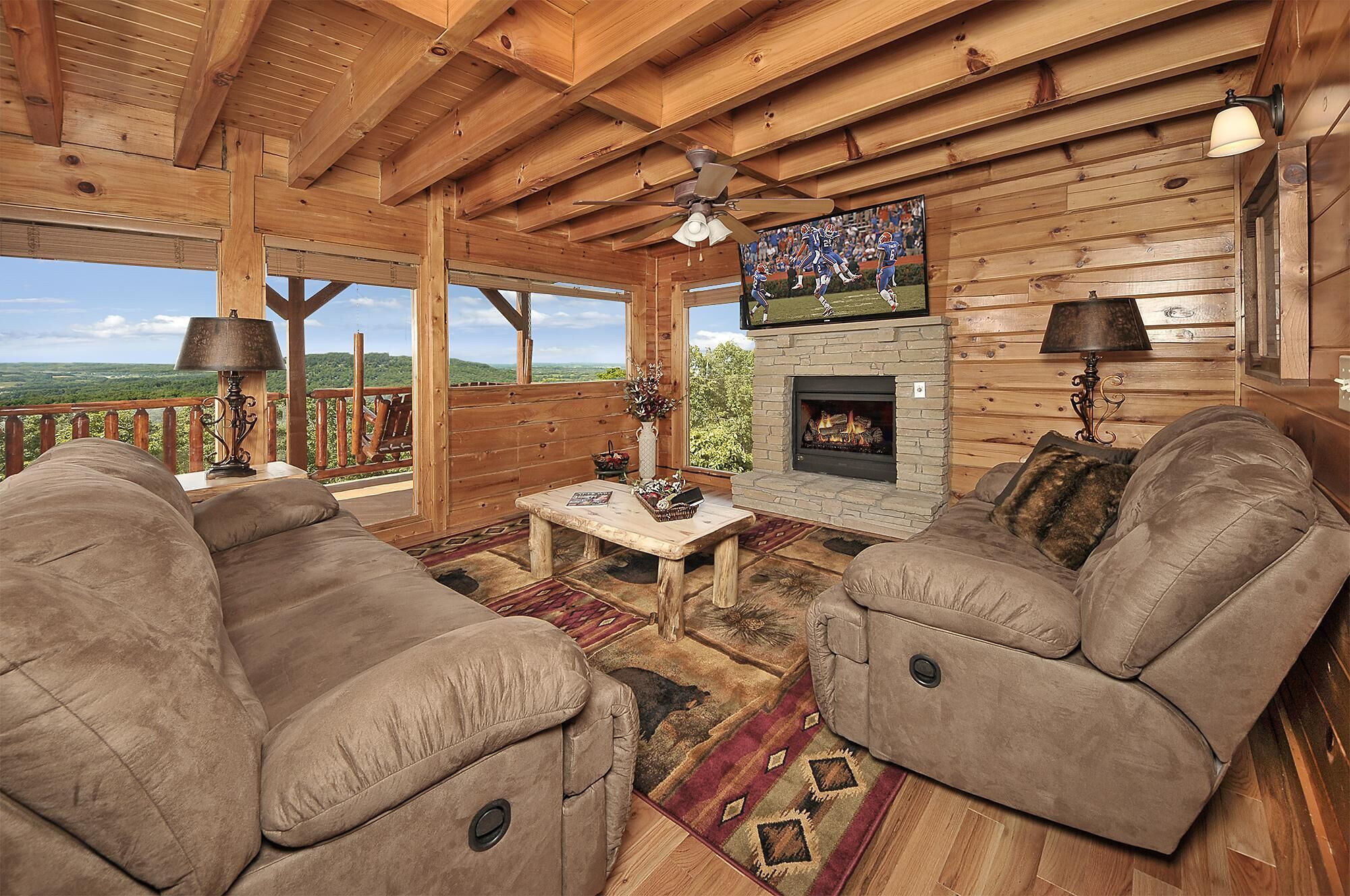 Afternoon Delight - City View w/ Mountain Backdrop| New Hot Tub!| Luxury Cabin
