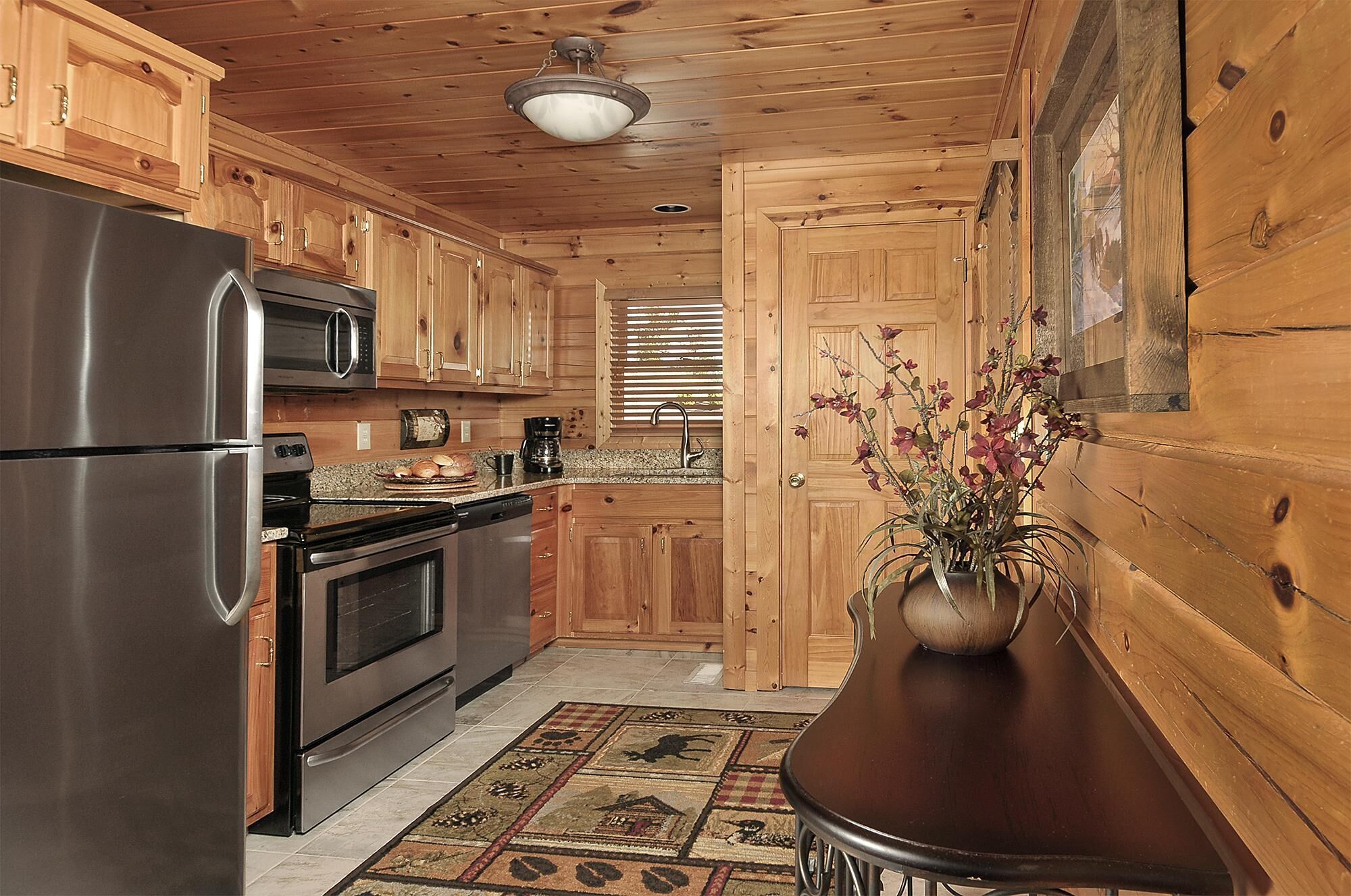 Afternoon Delight - City View w/ Mountain Backdrop| New Hot Tub!| Luxury Cabin