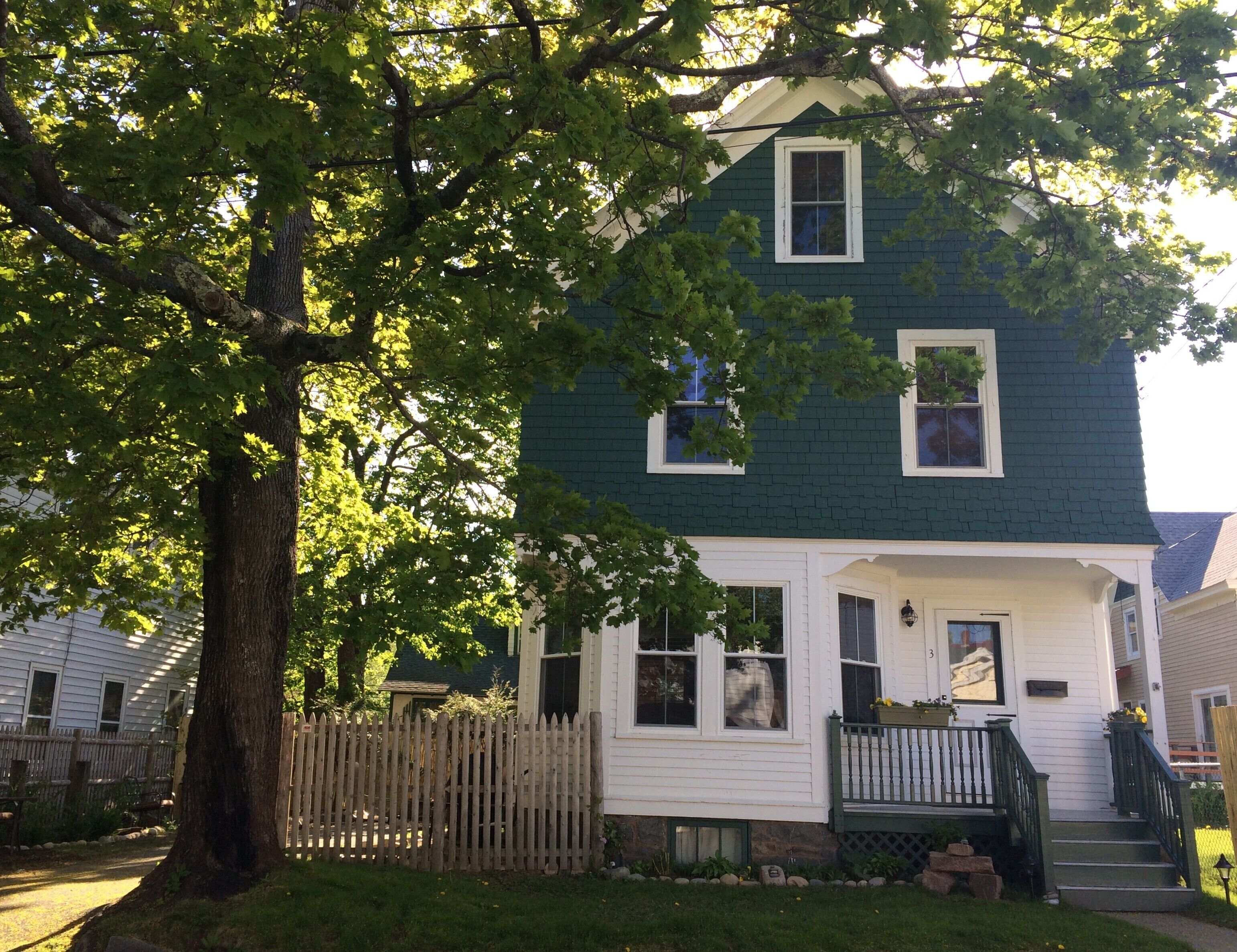  EXPLORERS WANTED! INTOWN home: Short walk to ocean, shops & Acadia Park trails!