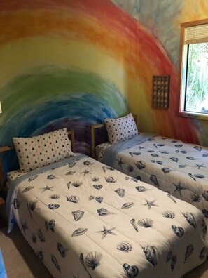 2 bedrooms, WiFi, bed sheets - “Sea Star Cottage” Beautiful west side Whidbey Island! Check dates for Specials! (Coupeville)