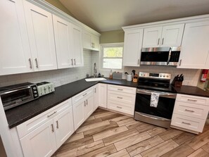 Fridge, microwave, oven, stovetop - The Fish House - AWESOME BOAT RAMP -Waterfront -Scalloping-Fishing (Homosassa)