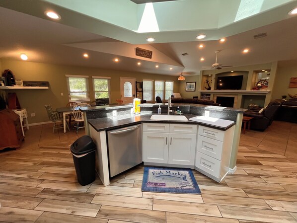 Interior - The Fish House - AWESOME BOAT RAMP -Waterfront -Scalloping-Fishing (Homosassa)