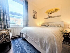 5 slaapkamers, een bureau, een strijkplank/strijkijzer, gratis wifi