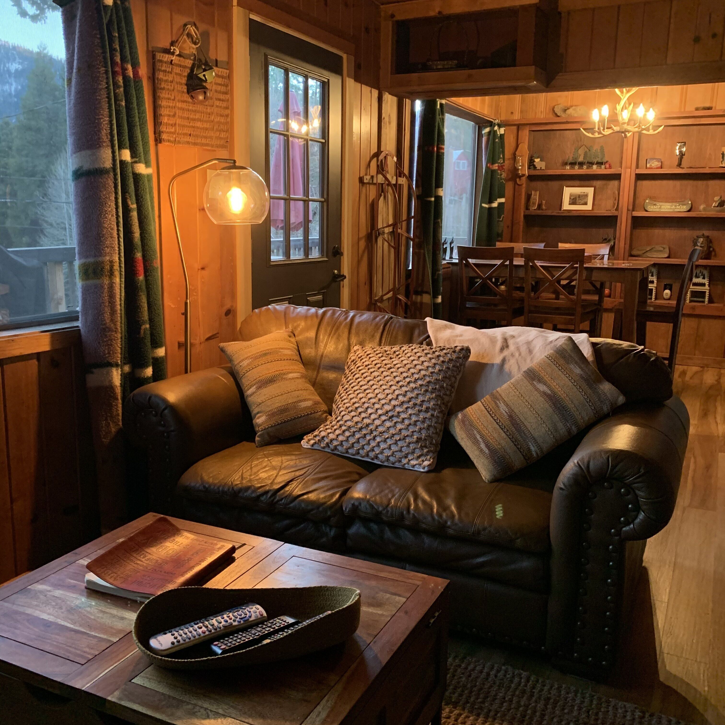 Cozy Sequoia Mountain Cabin Getaway