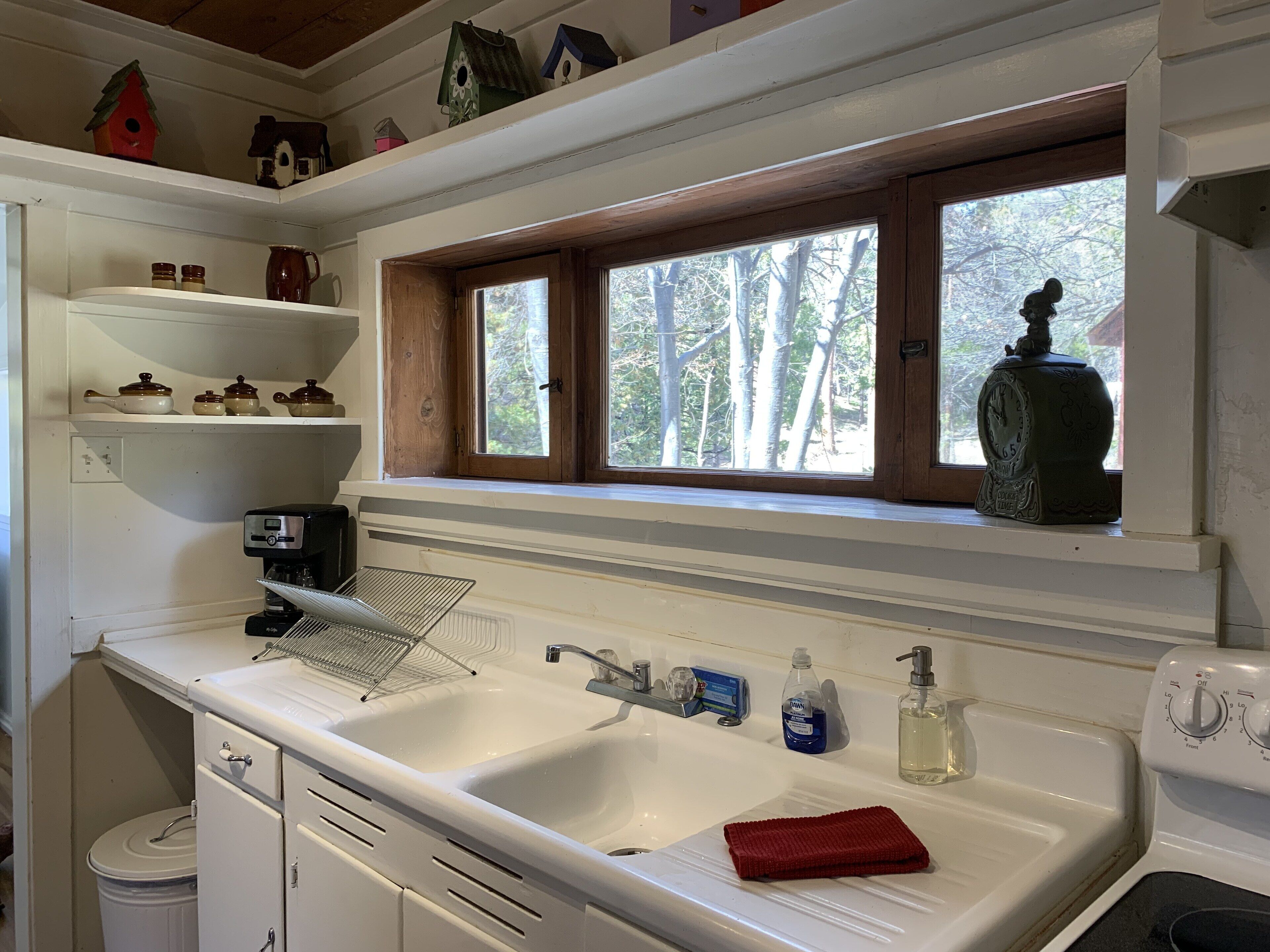 Cozy Sequoia Mountain Cabin Getaway