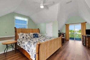4 bedrooms, iron/ironing board, WiFi, bed sheets - Anthony Beach Cottages - Island Retreat Heated pool home w/ 4 bedrooms 3 baths (Holmes Beach)