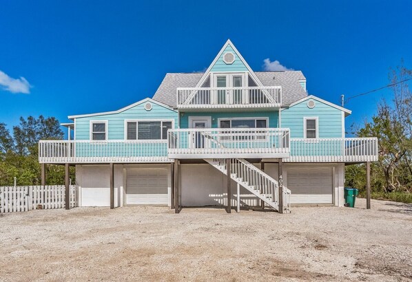Exterior - Anthony Beach Cottages - Island Retreat Heated pool home w/ 4 bedrooms 3 baths (Holmes Beach)
