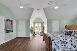 4 bedrooms, iron/ironing board, WiFi, bed sheets - Anthony Beach Cottages - Island Retreat Heated pool home w/ 4 bedrooms 3 baths (Holmes Beach)