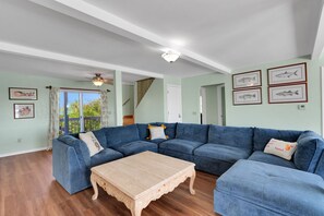 TV, DVD player - Anthony Beach Cottages - Island Retreat Heated pool home w/ 4 bedrooms 3 baths (Holmes Beach)