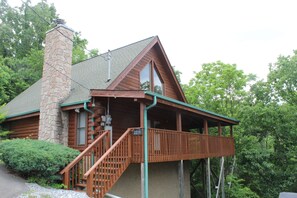 Exterior - The Cabin at Eagle Feather - Hot Tub, Pool Table! Seasonal Pool Mountain View (Sevierville)