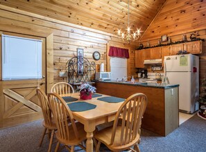 Dining - The Cabin at Eagle Feather - Hot Tub, Pool Table! Seasonal Pool Mountain View (Sevierville)