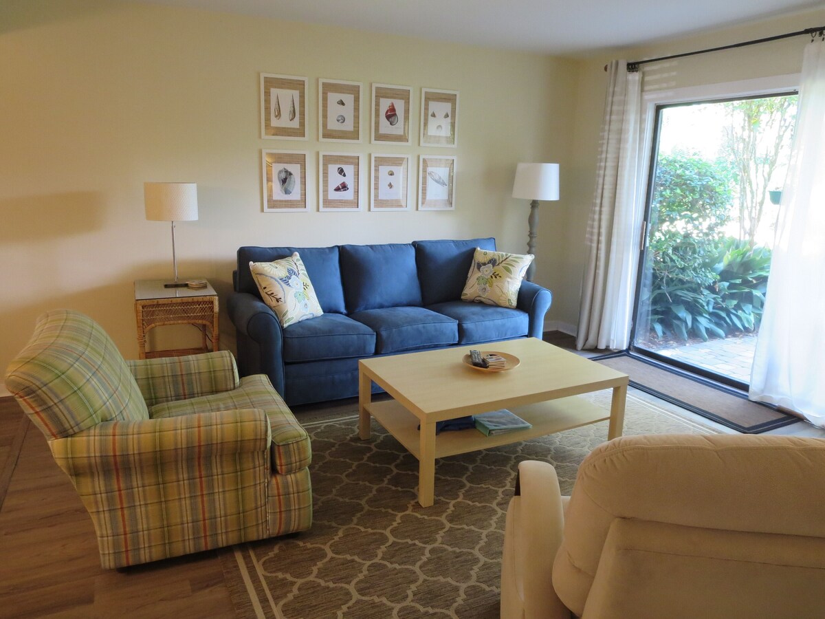 Book now for 2025 dates! Short walk to new park/playground & Beach, near Coligny