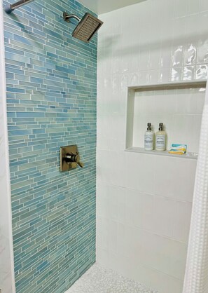 Combined shower/bathtub, hair dryer, towels, soap - "THREE PALMS"~ON beach, remodeled, private patio, generator, pool, quiet & clean (St. Thomas)