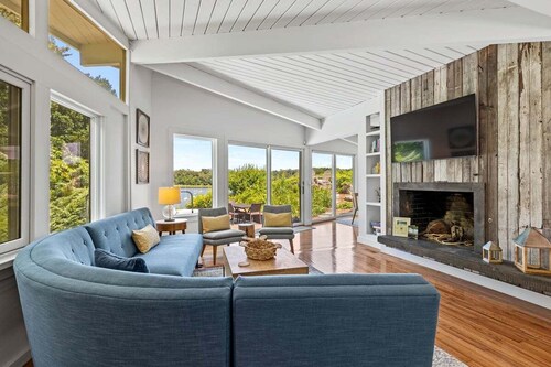 Second Wind :039-O  An Orleans Estate with large heated pool, spa, on Town Cove; sleeps 24