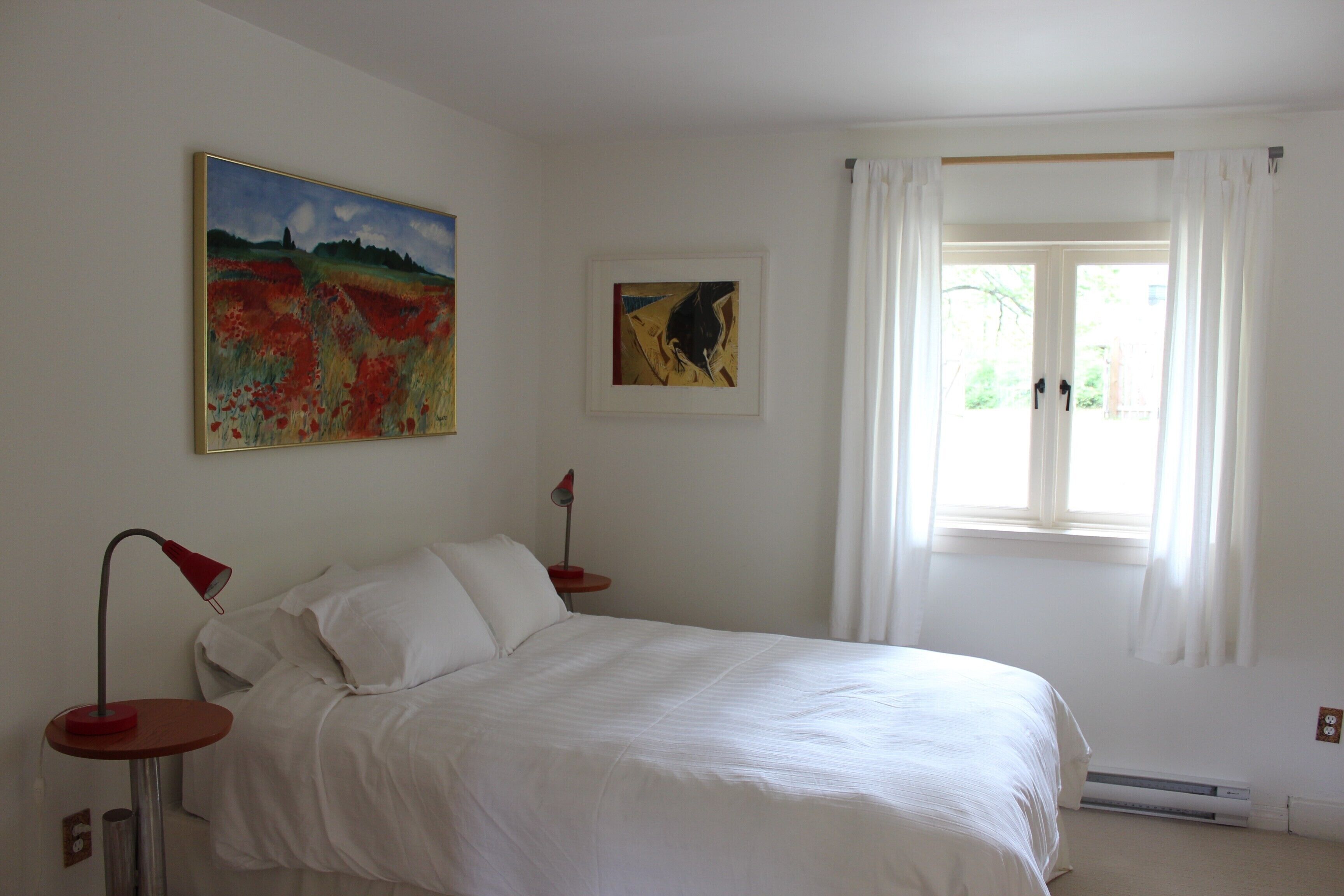 Sunny quiet self-contained patio suite near Ganges on Salt Spring Island.