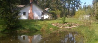 Sunny quiet self-contained patio suite near Ganges on Salt Spring Island.