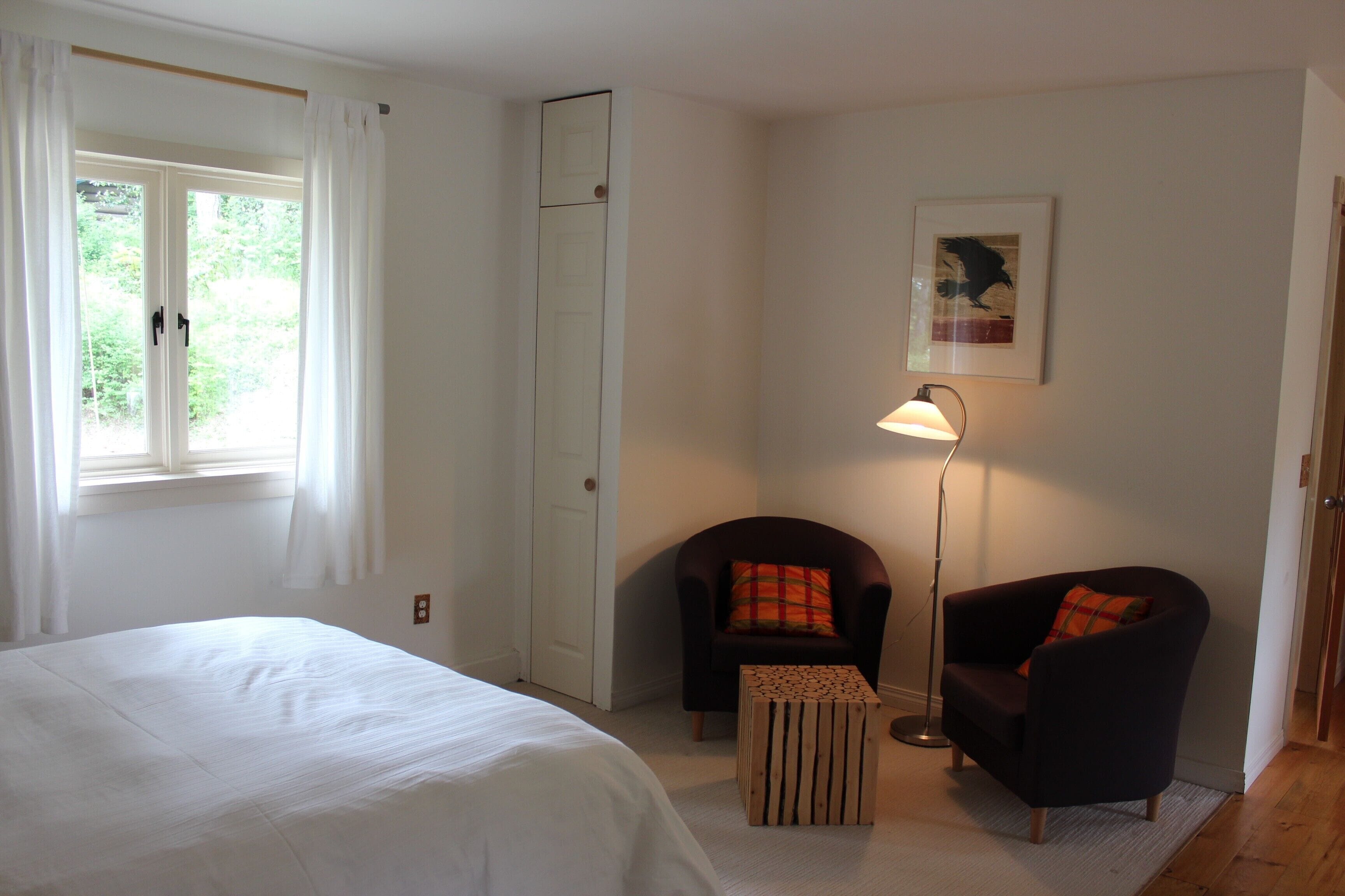 Sunny quiet self-contained patio suite near Ganges on Salt Spring Island.