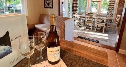 Flat Lot, Views! Waterslide, Firepit, Kayaks, Pickleball, Pingpong, Tennis, WiFi