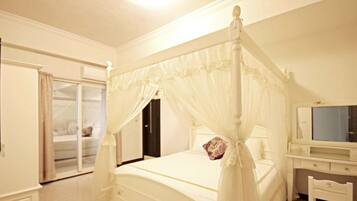 Doppia Classic | Con stile personalizzato, con arredamento individuale, una scrivania