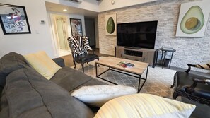 Smart TV, DVD player, books, printers - Luxury & Private Hot Tub (Vail)