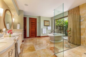 Hair dryer - Champion Ridge Home: Luxe w/ Private Pool,Spa,AC & Ocean/Mountain View (Kamuela)