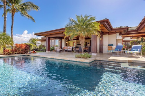 Champion Ridge Home: Luxe w/ Private Pool,Spa,AC & Ocean/Mountain View