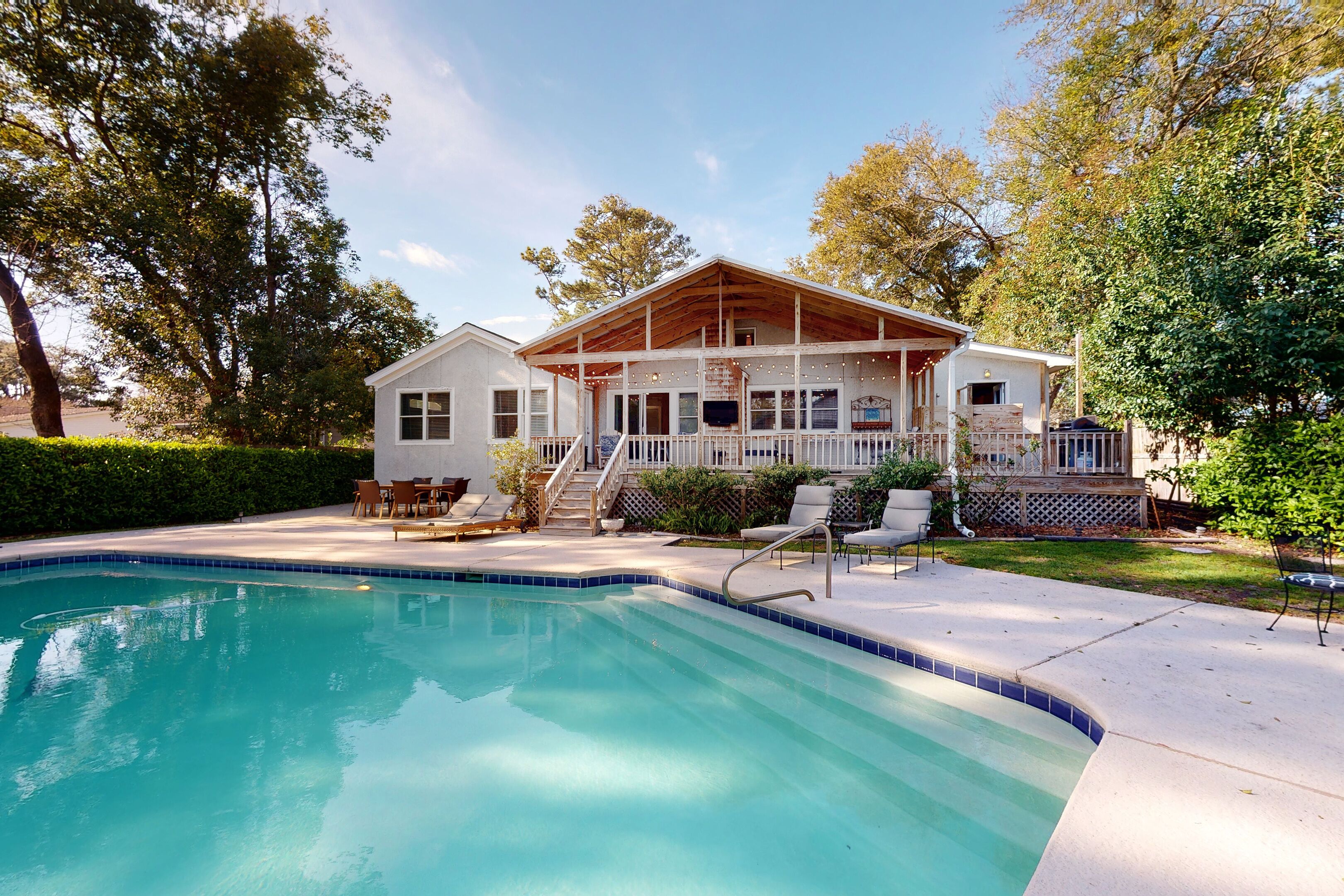 Need a big house? Heated pool, 4 Bedrooms, fun bunk room