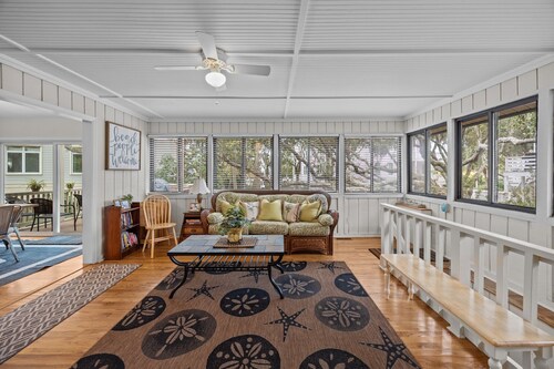 Ihana suuri koti sijaitsee aivan Wild Dunes Gate! Kauniisti ylläpidetty ja erittäin mukava!