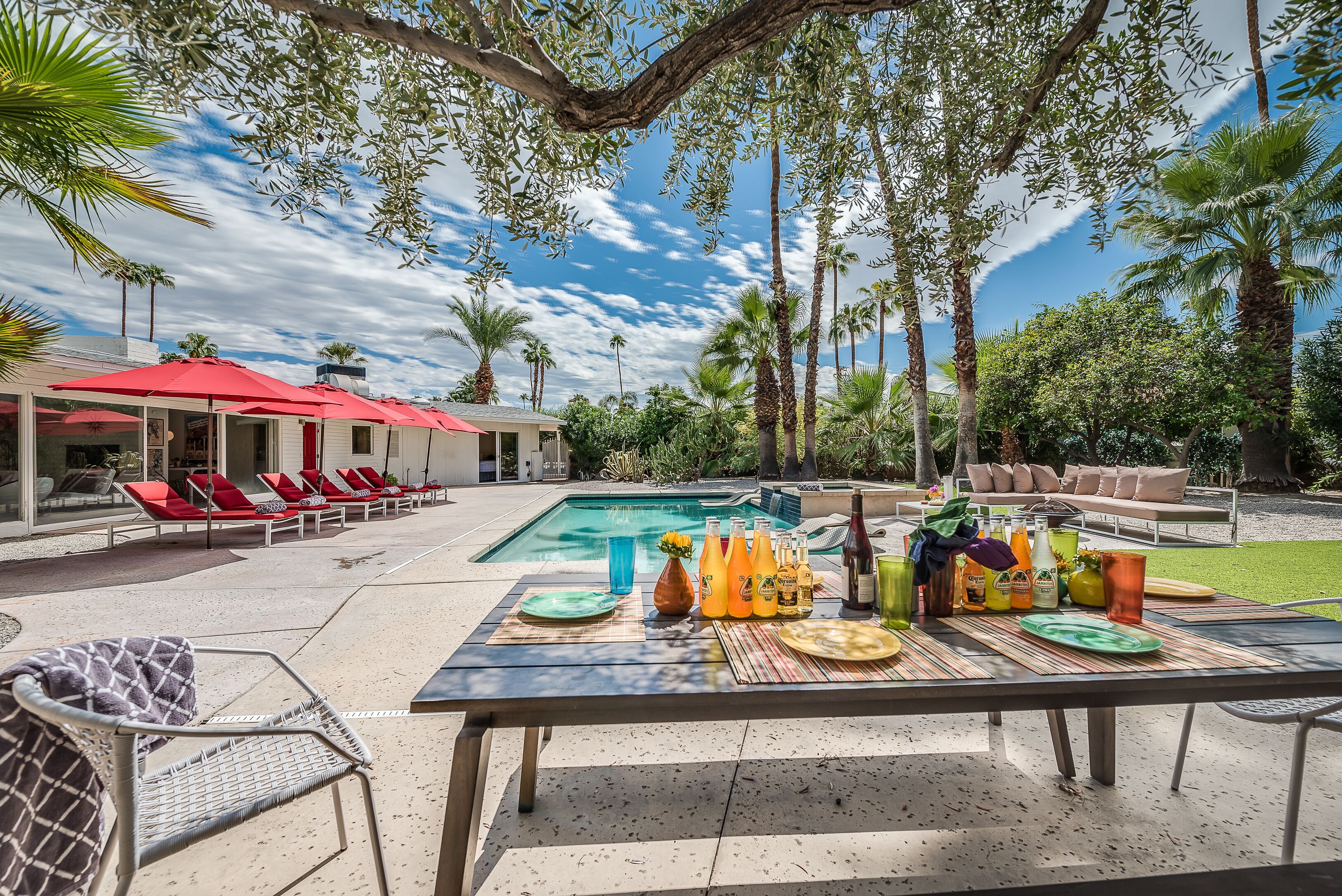 PS Starlet: Iconic Mid-Century California Ranch With Hollywood Touch!