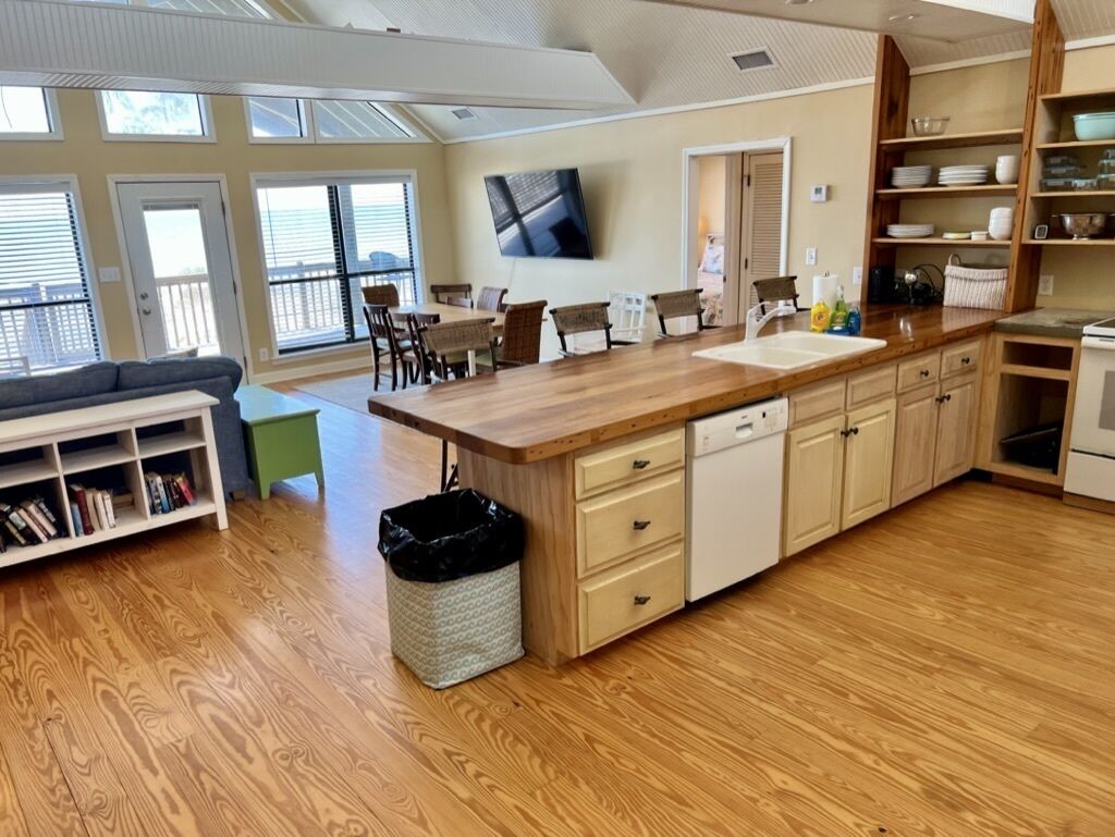 Ft Morgan, Cabana Beach Gulf Front, large deck, sleeps 10, 12 with foldout sofa