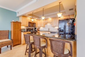 Fridge, microwave, oven, stovetop - Riverside Paradise! (Pensacola)