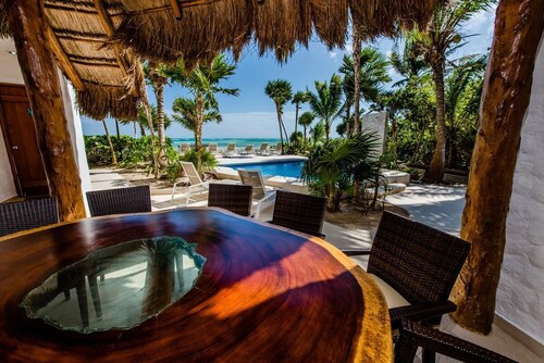 10% Summer Disc! Oceanfront Lux Villa & Pool! Ask about welcome gift options!  