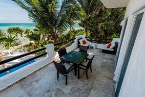 Outdoor dining - 10% Summer Disc! Oceanfront Lux Villa & Pool! Ask about welcome gift options!   (Playa del Carmen)