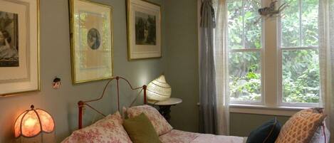 1 habitación, tabla de planchar con plancha, wifi gratis y ropa de cama