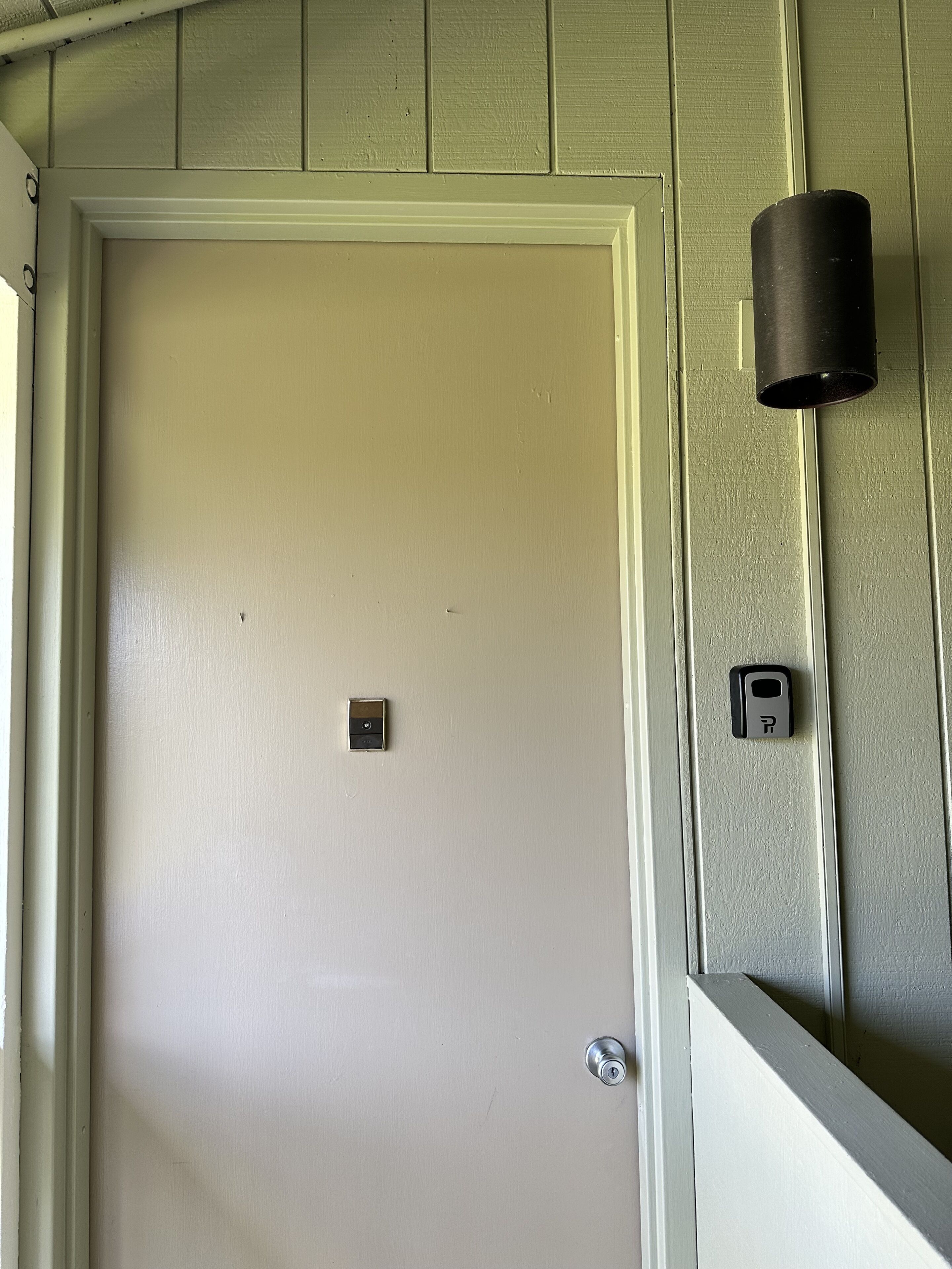 Spacious and Quiet Upstairs End Unit with Dual Mini Split AC