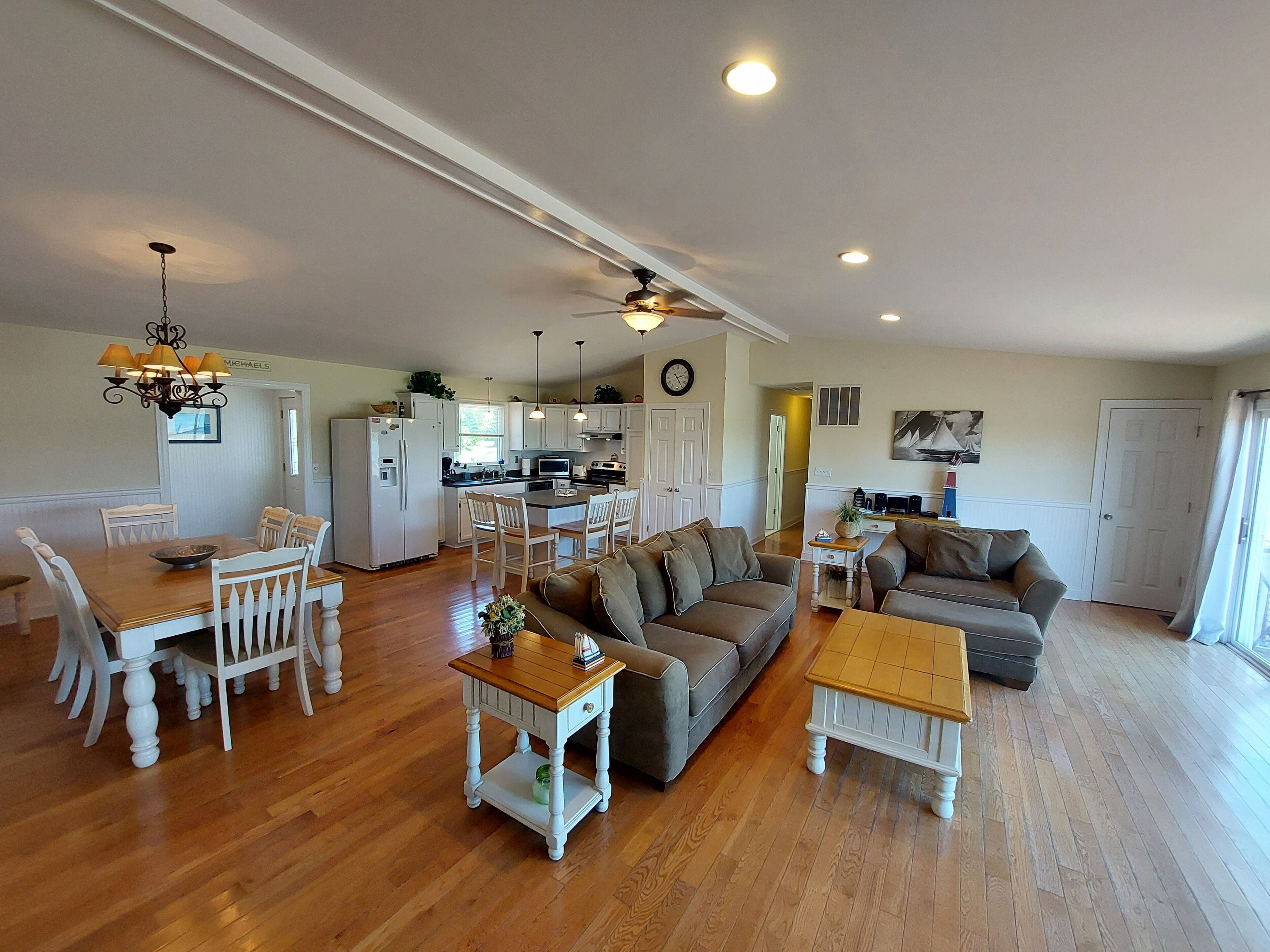 Waterfront Family Retreat with gorgeous views and a large Deepwater Dock. 5' MLW