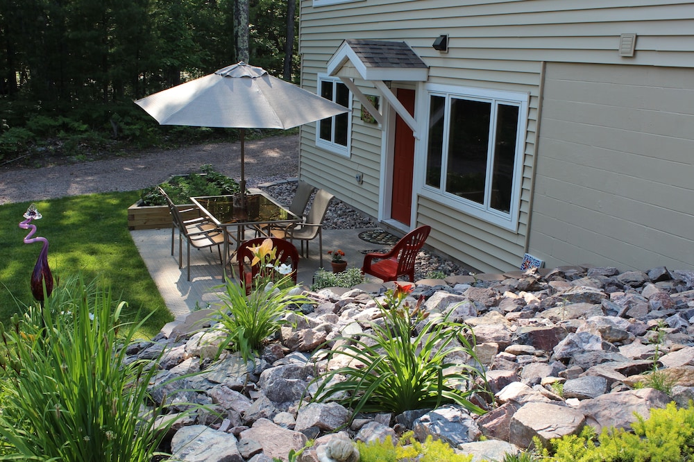Fully equiped apartment. Our quiet retreat is perfect for couples.