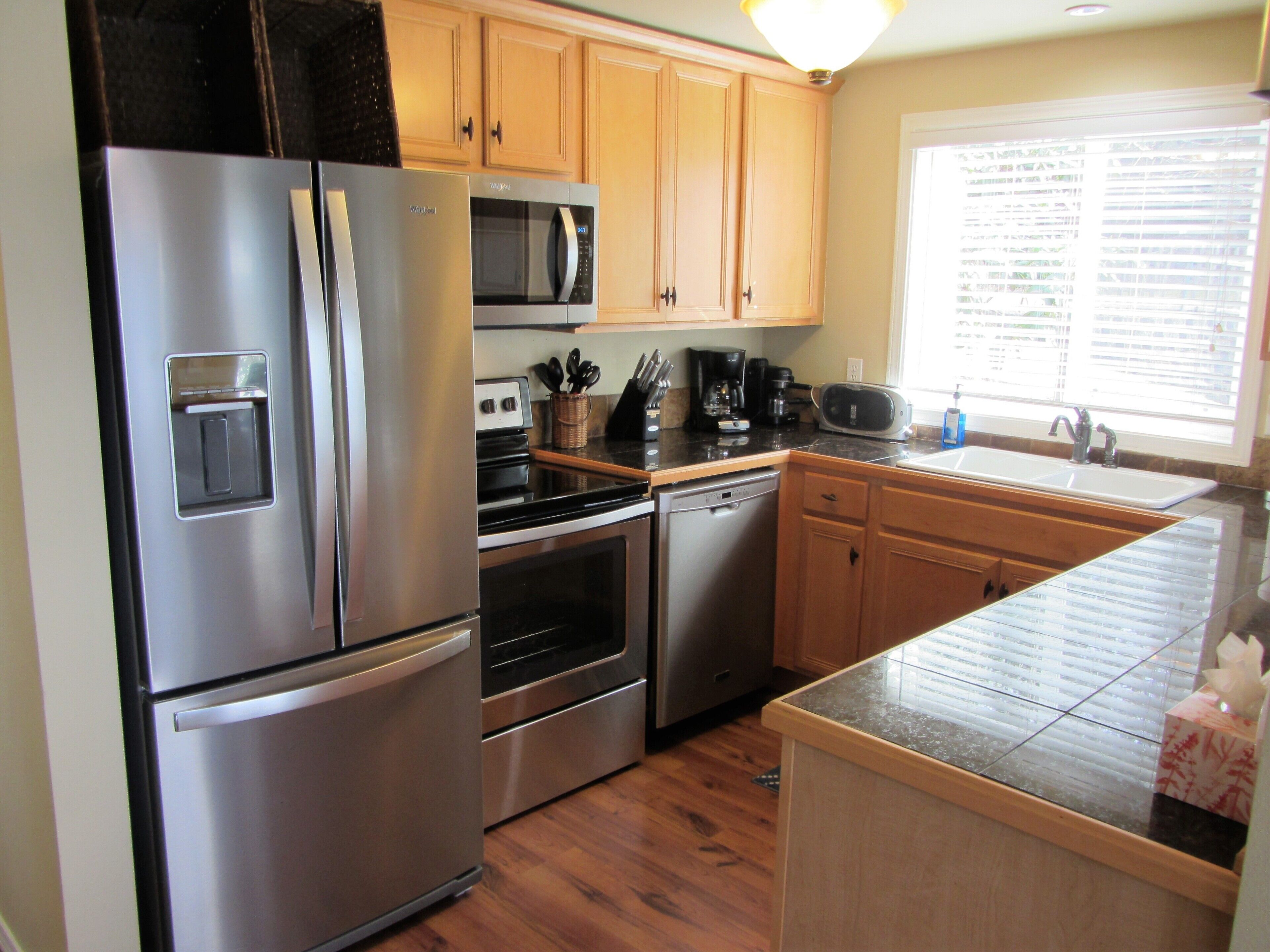 Puget Sound Waterfront Beach House ~ Neighborhood Pool - Gorgeous Sunsets!