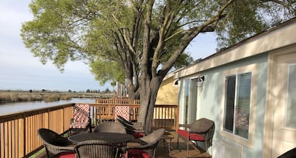 Bungalow de vacaciones de lujo "Delta" en puerto deportivo privado en el Delta de California