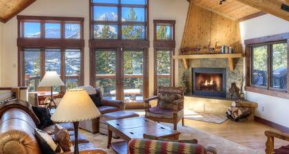 Luxury Cabin -  Best views of Lone Mountain!  
Ski-in Ski-out access! 