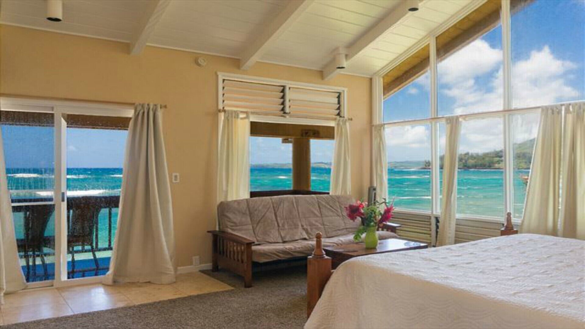 Beachfront Uncrowded Beach Is Your Backyard! 5 bedroom.<br>TMK580110100000<br>TVNC4122