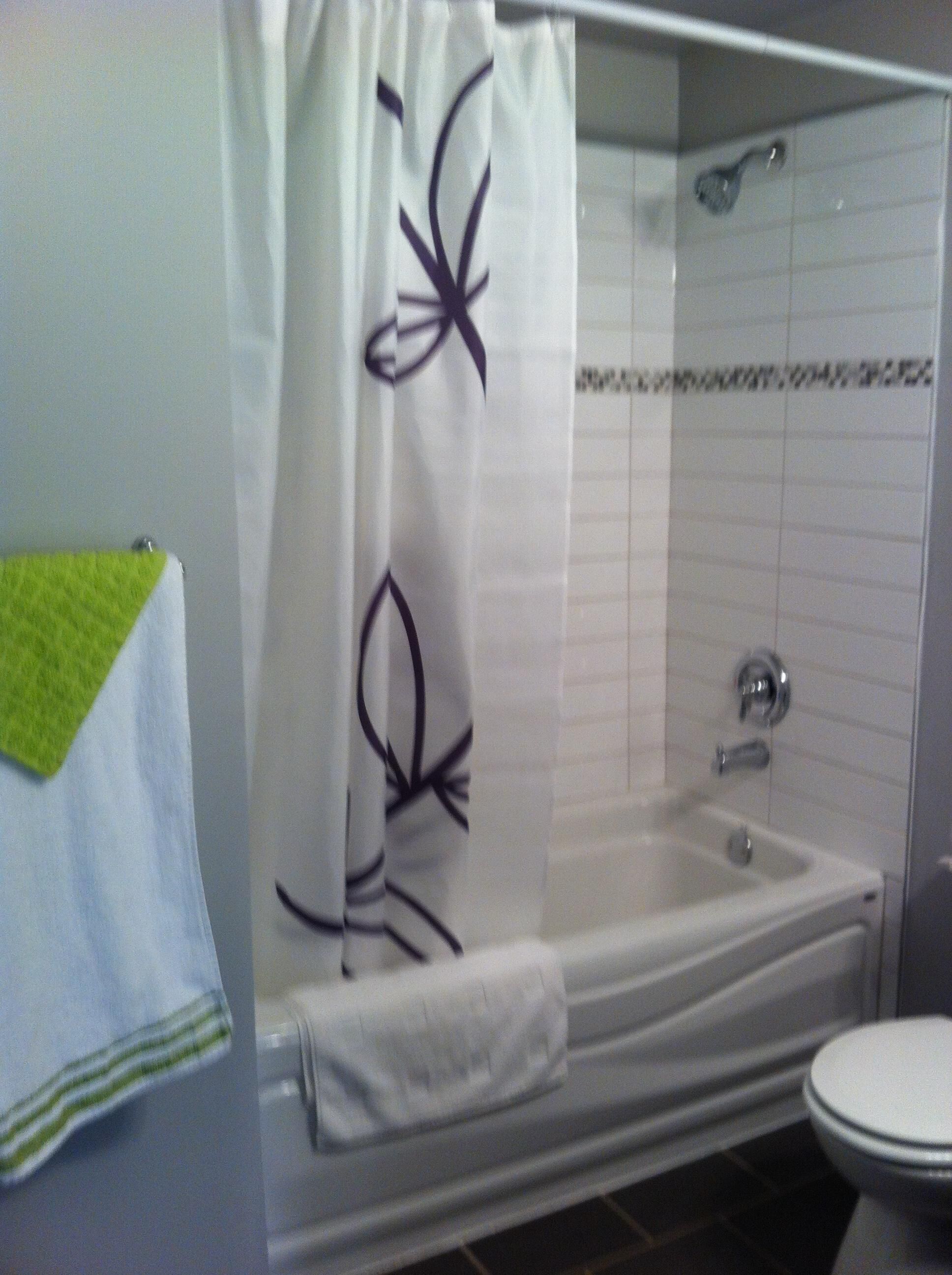 Wine&Sun Escape! Beach &Dock.Great 4 Families & Pets! You get the whole suite. 