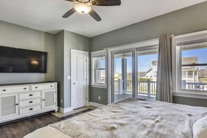 8 bedrooms, internet, bed sheets