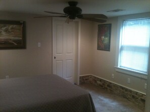 2 bedrooms, free WiFi, bed sheets - Beautiful Home 5 Blocks From Ferry To French Quarter (New Orleans)