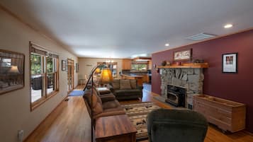 TV, fireplace, DVD player, table tennis