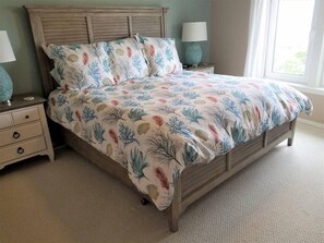 2 bedrooms, desk, free WiFi, bed sheets - Tradewinds - 4th floor stunner inside and out (Long Beach)