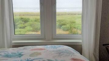 2 bedrooms, desk, free WiFi, bed sheets