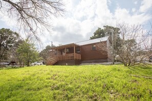 Exterior - WAE Outdoors Cabin # 4 Log Cabin (Cliffton)