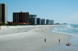 In Strandnähe, Liegestühle, Strandtücher