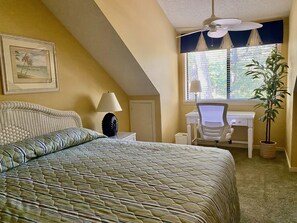 2 Schlafzimmer, Schreibtisch, Bügeleisen/Bügelbrett, Reisekinderbett